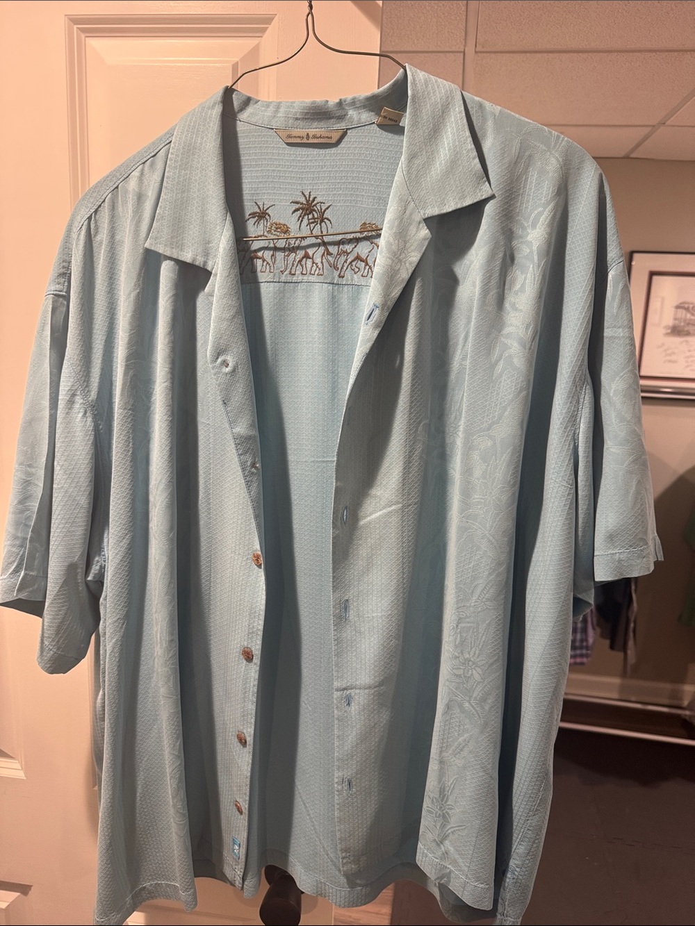 Tommy Bahama 100% silk Men's Light Blue Short-Sleeve Shirt